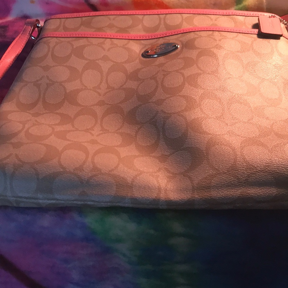 This coach purse is like new, make me a deal.